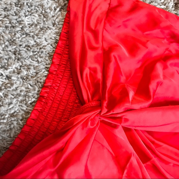 Don’t get this twisted red Fashion Nova top - Picture 4 of 5